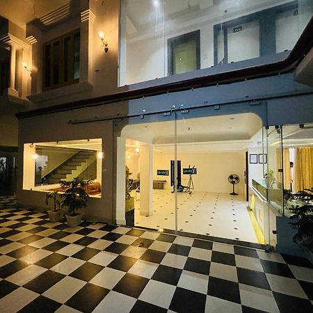 The Lavish Stay Varanasi Luaran gambar