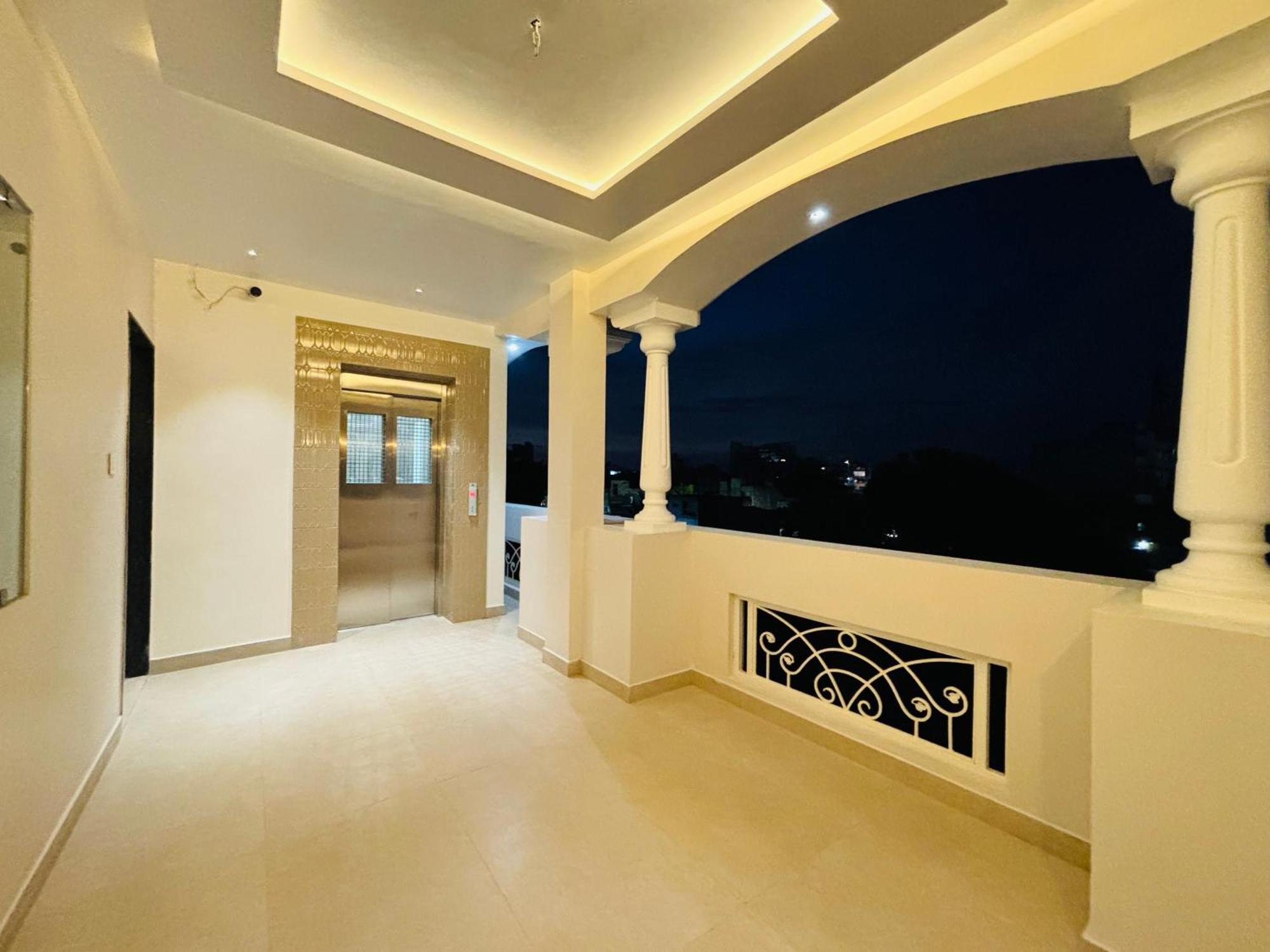 The Lavish Stay Varanasi Luaran gambar