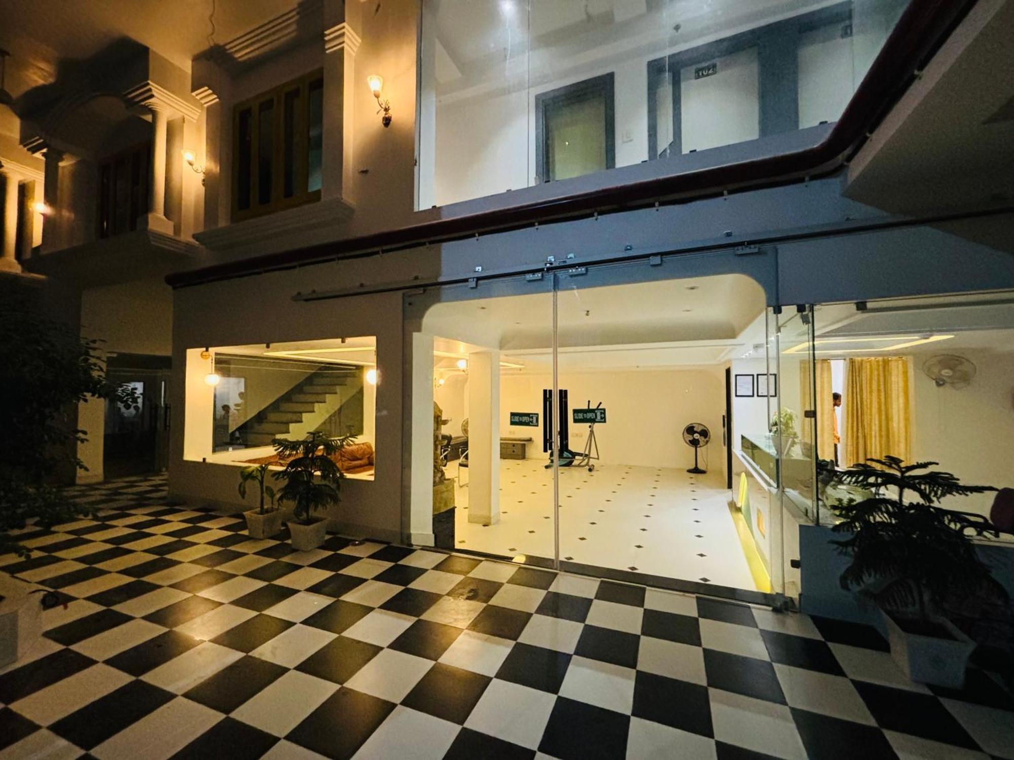 The Lavish Stay Varanasi Luaran gambar