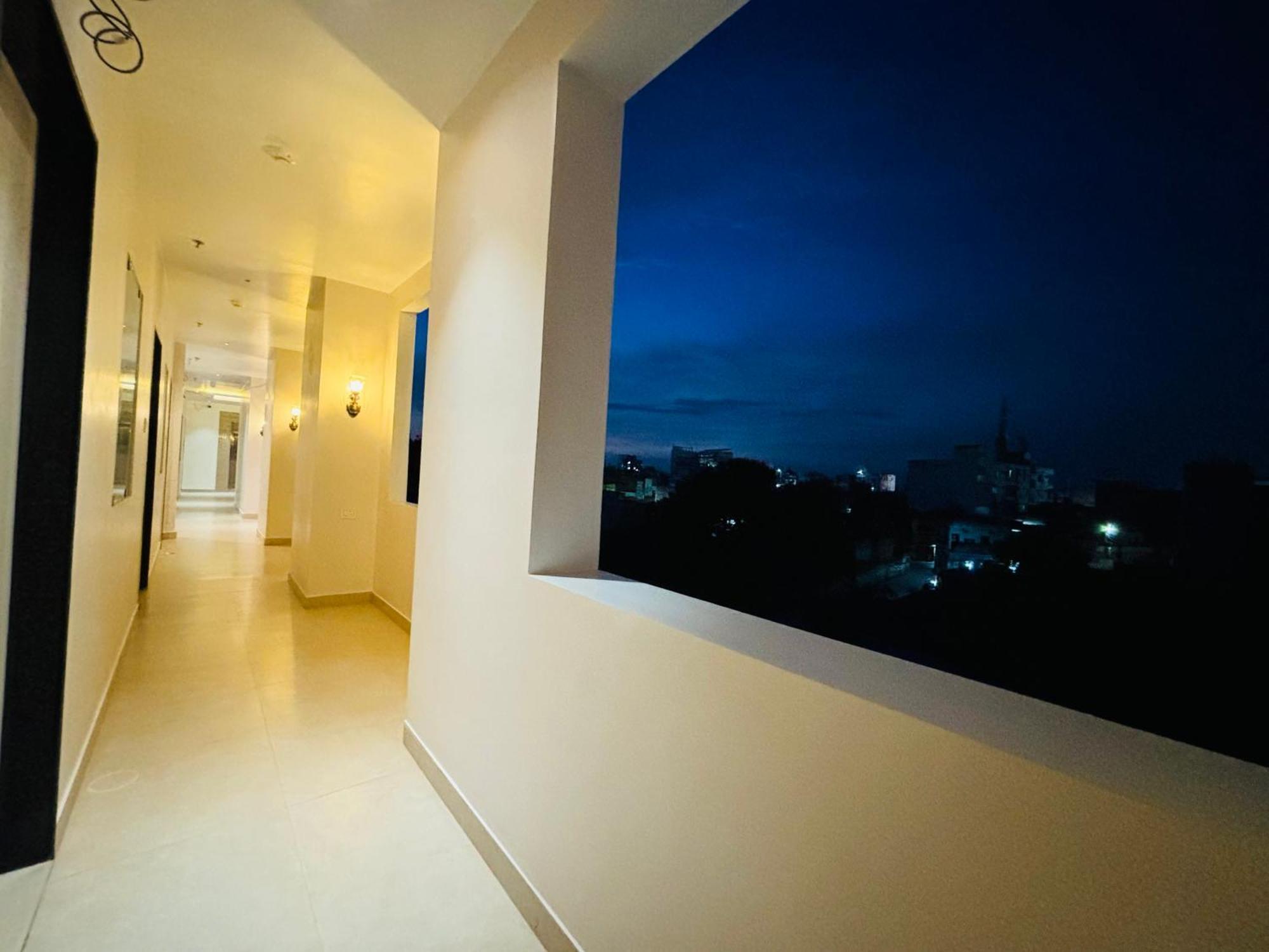 The Lavish Stay Varanasi Luaran gambar