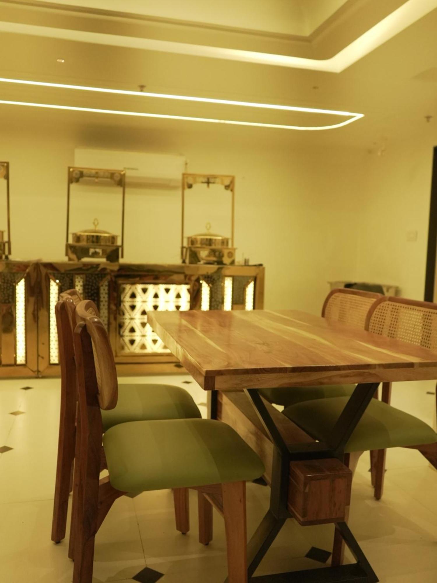The Lavish Stay Varanasi Luaran gambar